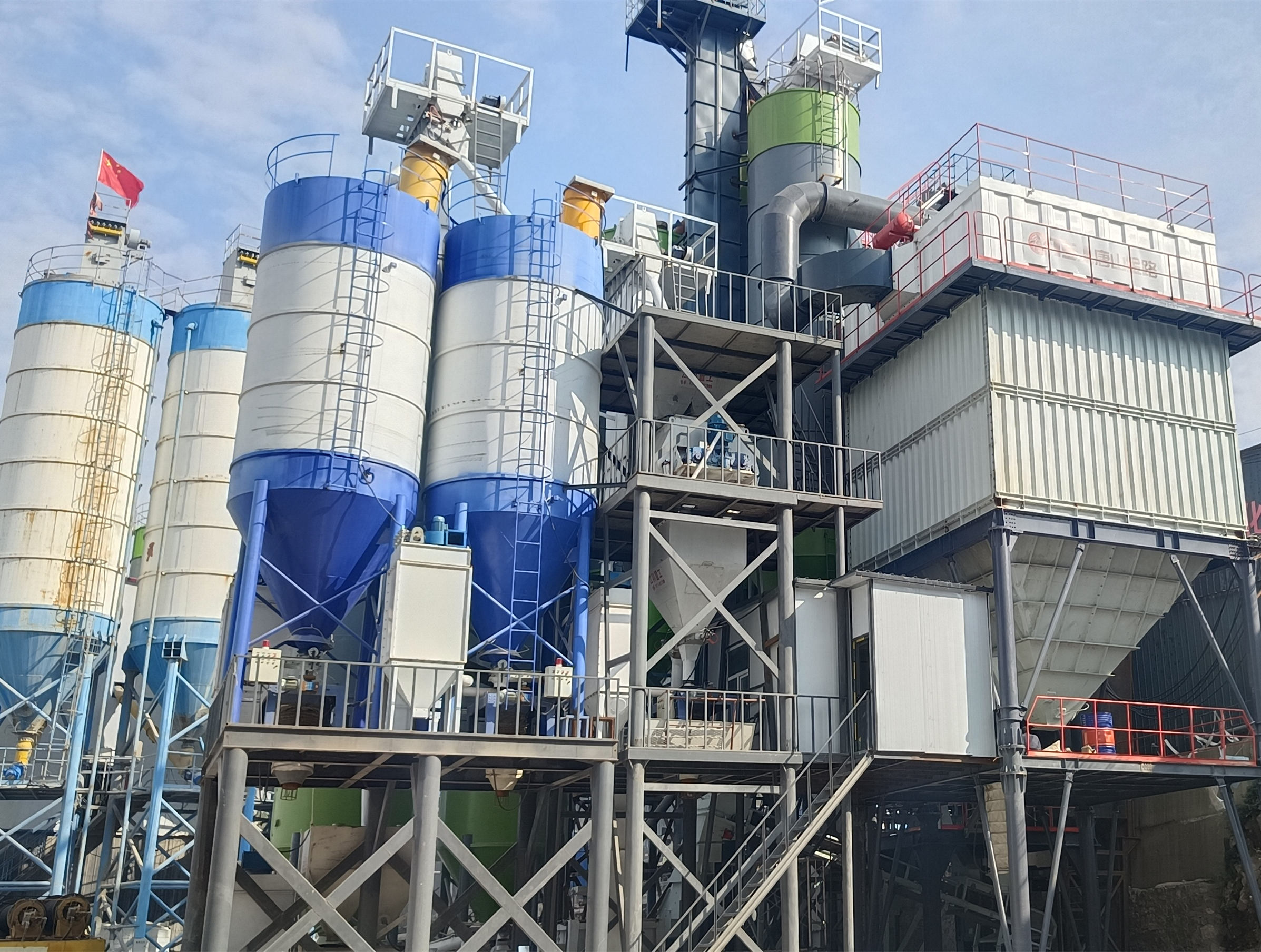 機(jī)制砂成建筑用砂主要來源，唐山金路制砂樓提供高標(biāo)準(zhǔn)機(jī)制砂生產(chǎn)設(shè)備