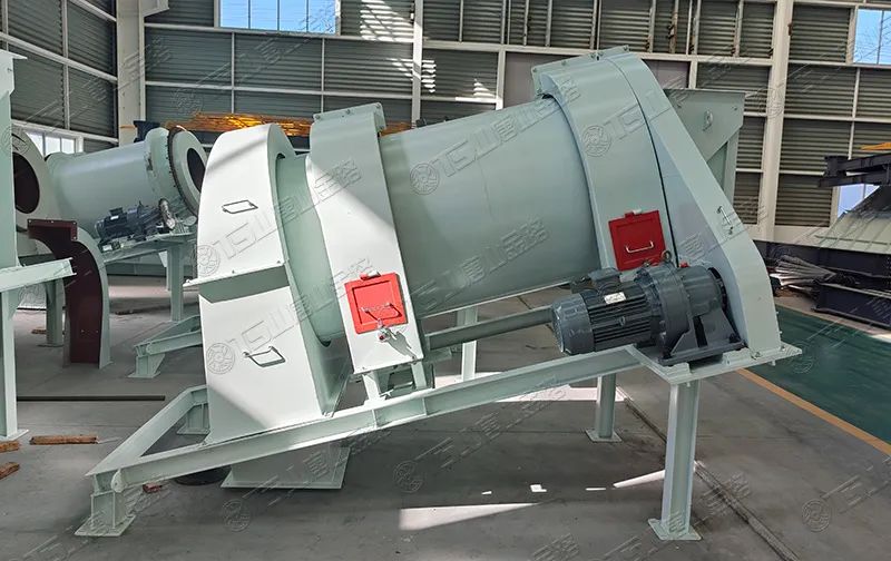 機(jī)制砂防離析、防揚(yáng)塵，有經(jīng)驗(yàn)的砂廠都在用加濕拌和機(jī)